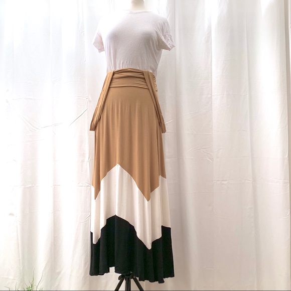 Convertible Maxi Skirt/Suspender Dress - Picture 4 of 6